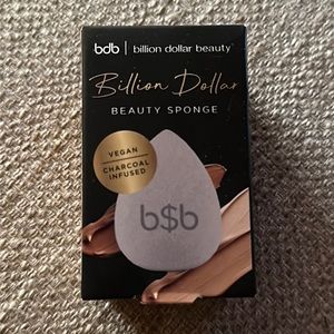 New Billion Dollar Beauty Charcoal Beauty Sponge puff